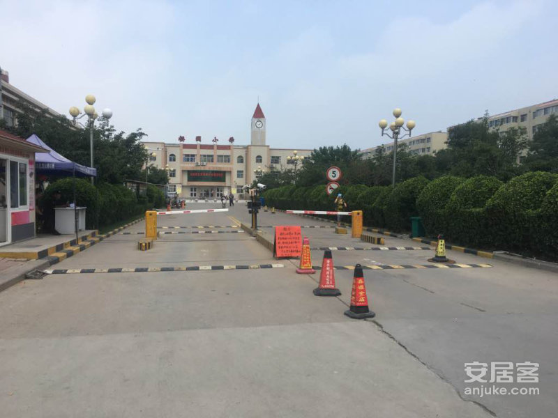 潍坊市奎文区樱园街与文化路交叉路口东南侧