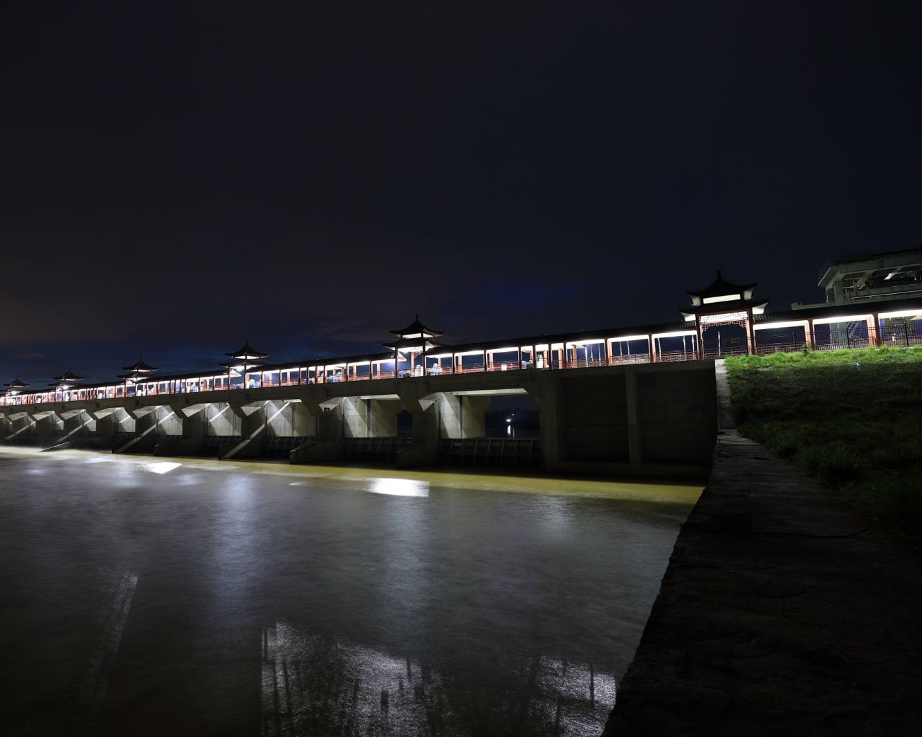 鉴江乐岭水坝观景长廊(杨梅镇景区)