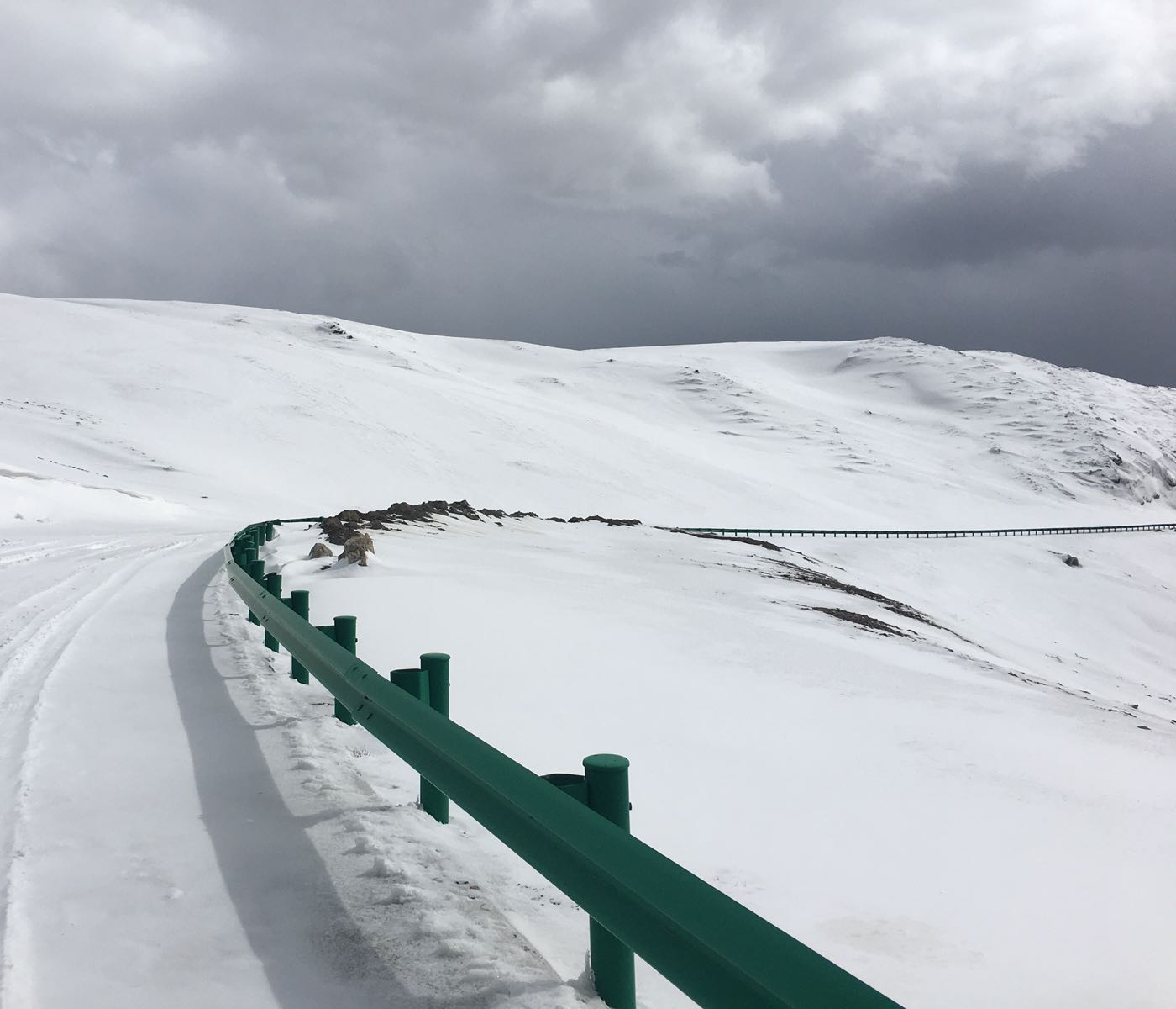 雪山梁